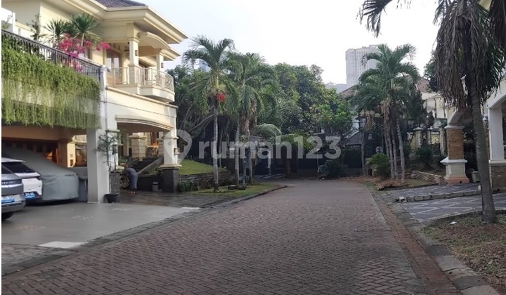 Dijual Cepat Rumah Cantik Mewah 2 Lantai SHM di Komplek Perumahan Puri Sriwedari Harjamukti Cimanggis Kota Depok