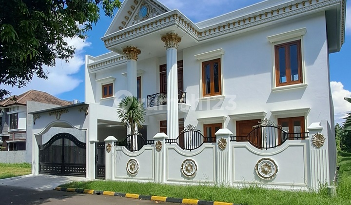 Luxury Move-In Ready House With Swimming Pool Luxury Move-In Ready House With Swimming Pool