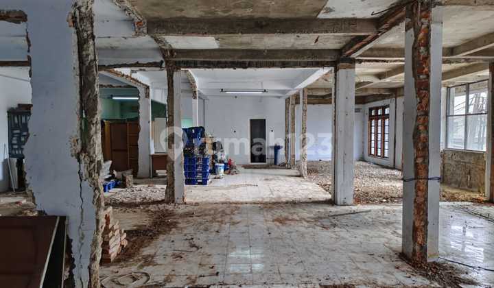 For Sale Fast House in Muara Karang, 3-story building, Needs Total Renovation, Negotiable! 2