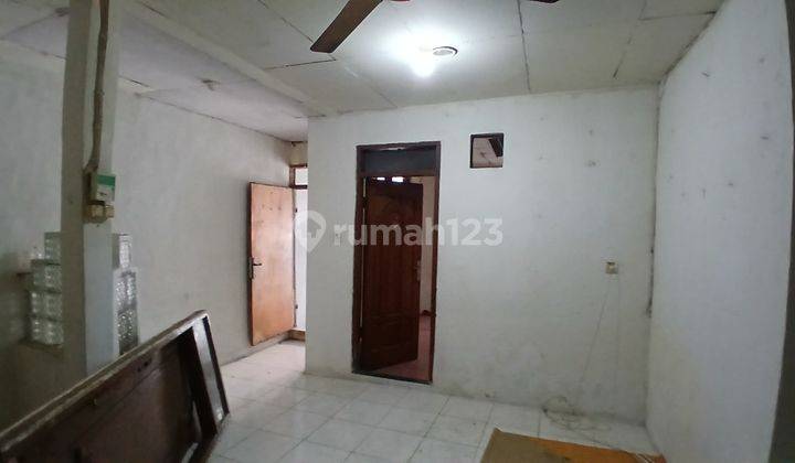 Dijual Cepat Rumat Tua Hitung Tanah di Jalan Kerajinan, Tamansari, Jakbar, Cocok untuk Kos! 2