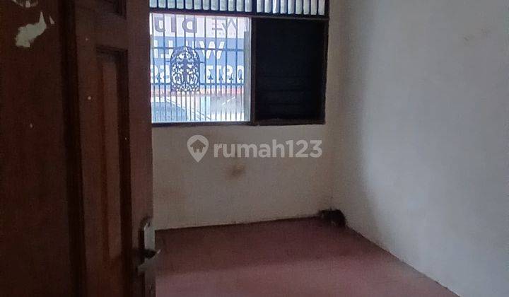 Dijual Cepat Rumat Tua Hitung Tanah di Jalan Kerajinan, Tamansari, Jakbar, Cocok untuk Kos! 1