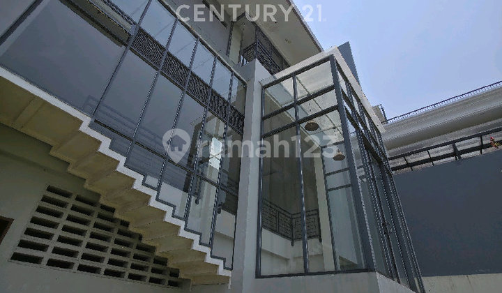 Breathing House 4Lantai di Kota Baru Parahyangan Breathing House 4Lantai di Kota Baru Parahyangan