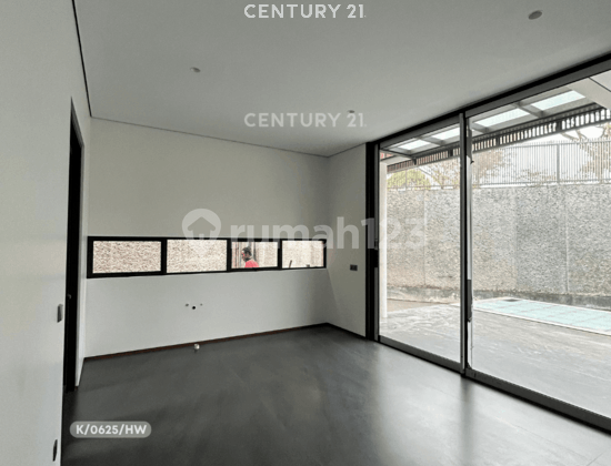 Rumah Baru Modern Dilengkapi Lift Lokasi Kota Baru Parahyangan 2