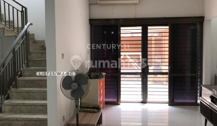 Comfortable Home with Spacious Yard Ready to Occupy in Buah Batu Regency Bandung