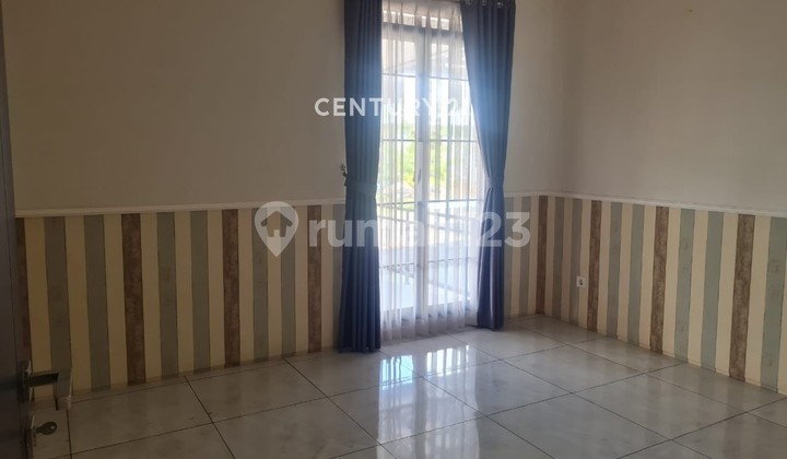 Rumah Minimalis Kolam Renang di Kota Baru Parahyangan, Bandung 2