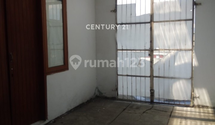 3.5-Storey Ready-to-Use Shop House in Strategic Astanaanyar, Bandung 2