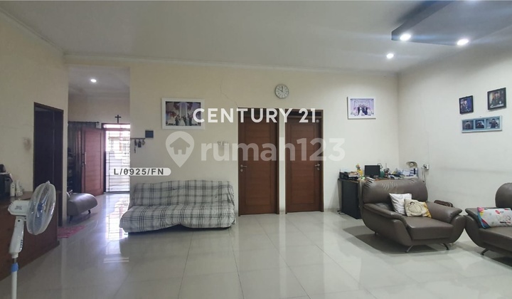 Rumah Mewah Nyaman Siap Huni di Taman Holis Indah 2 Bandung Rumah Mewah Nyaman Siap Huni di Taman Holis Indah 2 Bandung