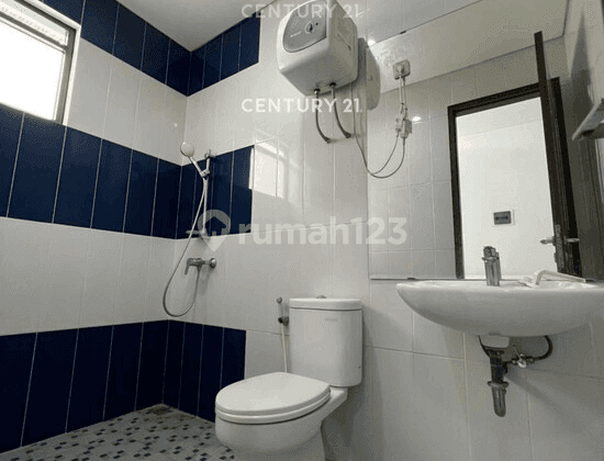 Disewakan Rumah 2 Lantai Semi Furnished  Di Setra Duta Bandung 2