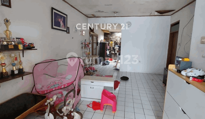 Ready-to-Occupy House in Strategic Location at Taman Kopo Indah 1 Bandung 2