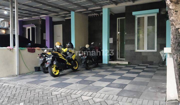 Rumah pojok selatan 2 Lantai di Royal residence wiyung 2