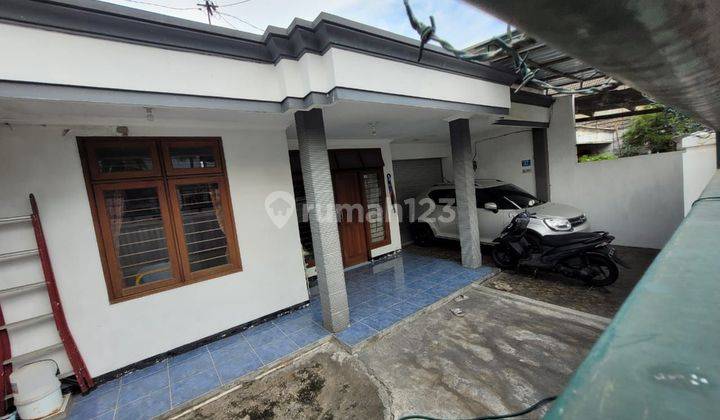 Rumah Simpang Darmo Permai Selatan, Surabaya 25846 2