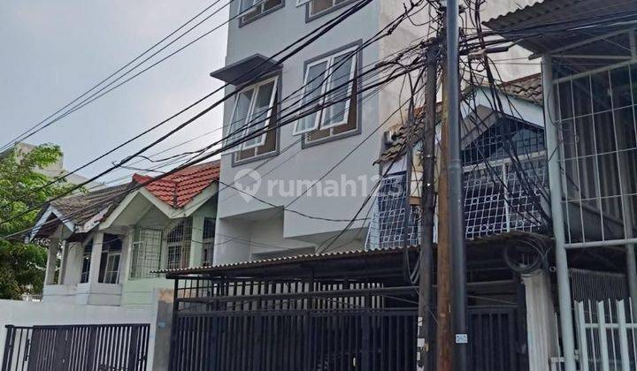 Ruko Daerah Strategis Jakarta Barat  Sudah Renovasi  2