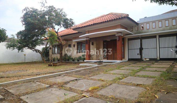 Dijual rumah dengan pekarangan luas 2