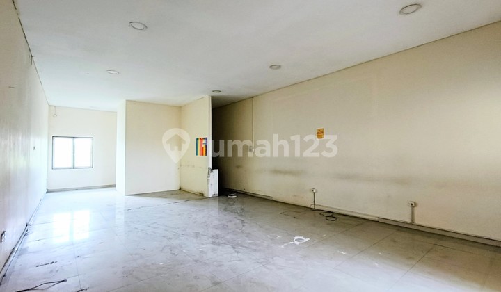 3-Story Shop House in East Semarang 2