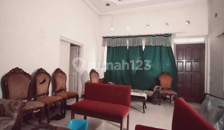 Rumah dengan Tanah Luas ******** 2