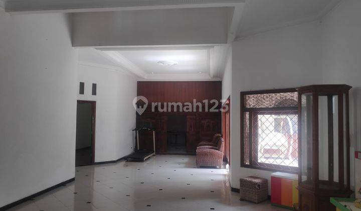 Rumah 2 Lantai Kondisi Bagus Dekat Akpol 2