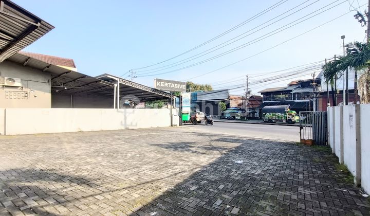 3-Story Shop House in East Semarang 1