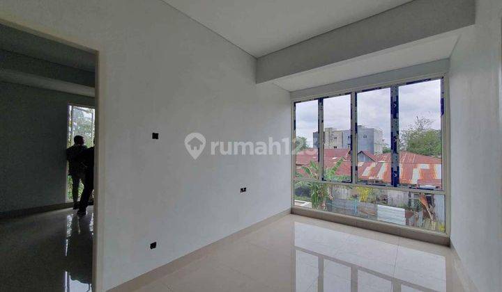 Rumah 2 Lantai Tengah Kota Jl.soekarno Hatta Shm 2