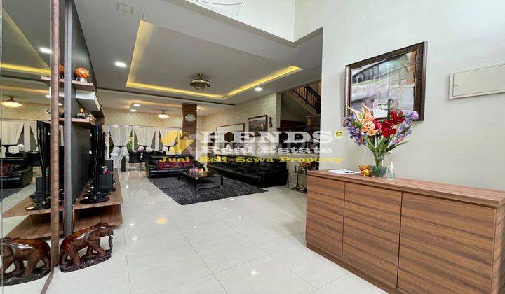 Rumah Cantik 3 Lantai Full Renovasi Di BELLAVISTA Batam Centre 2