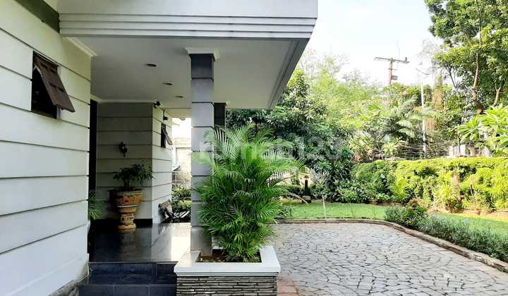 Rumah Besar Sejuk Furnished 2 Lantai @Taman Kedoya Baru Res. Jakarta Barat