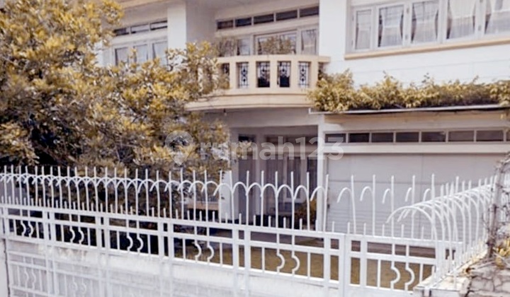 Rumah Asri Strategis SHM Ciateul Tengah Kota Bandung Jawa Barat 2