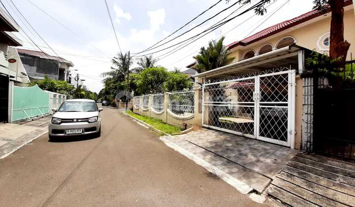 Rumah Hook Siap Huni Bagus di Taman Kedoya Baru, Jakarta Barat