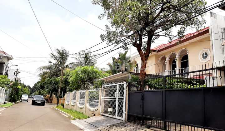 Rumah Hook Bagus di Taman Kedoya Baru, Jakarta Barat