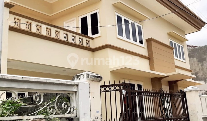 Rumah Besar Bebas Banjir di Taman Kedoya Baru, Jakarta Barat Rumah Besar Bebas Banjir di Taman Kedoya Baru, Jakarta Barat