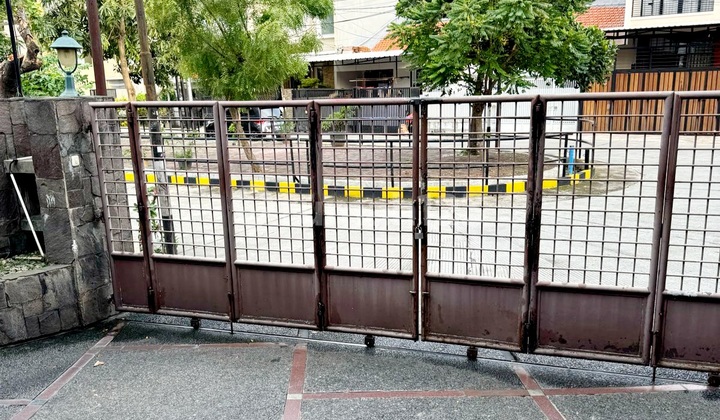 Rumah 2 Lt.+ Basement Depan Taman @ Sunrise Garden Jakarta..barat 2