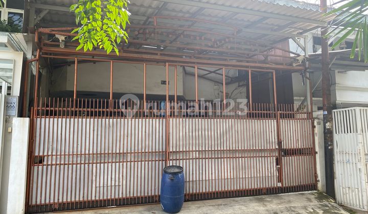 Duri Mas 2.5-Story House for Quick Sale