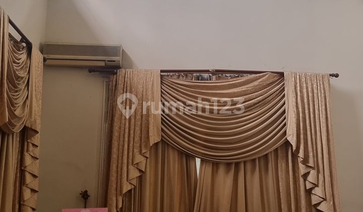 Rumah Mewah Klasik di Perumahan Puri Indah 1