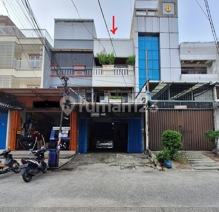 Ruko di Kebon Jeruk, Tidak Jauh Dari Jalan Hayam Wuruk