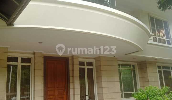 Rumah Mewah Klasik di Perumahan Puri Indah 2