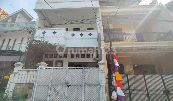 Rumah Layak Huni 3,5 Lantai di Tanjung Duren Selatan