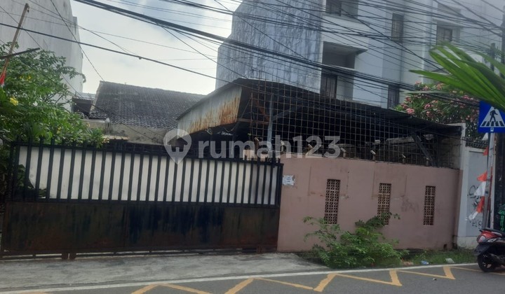 Dijual rumah tua hitung tanah cocok buat kost2an,