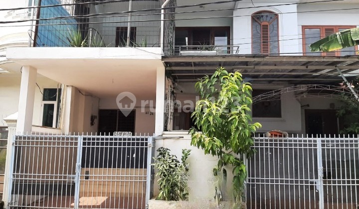 Rumah hook di dalam cluster , 3 lantai, lokasi tenang dan nyaman 1