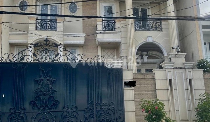 Rumah Bagus Semi Furnished SHM Green garden, Jakarta Barat kondisi siap huni