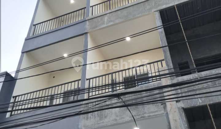 Rumah Baru 3 lantai,bagus,di jln Mangga Duri Kepa Jakarta Barat 1