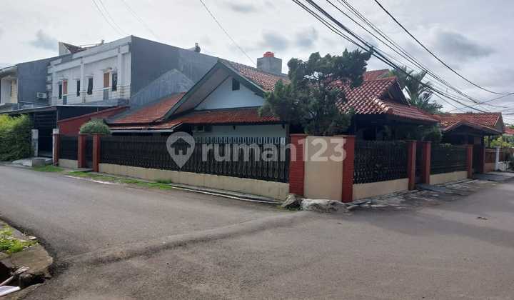 Rumah Asri depan Taman di Kemanggisan,cocok untuk kost-kostan 2