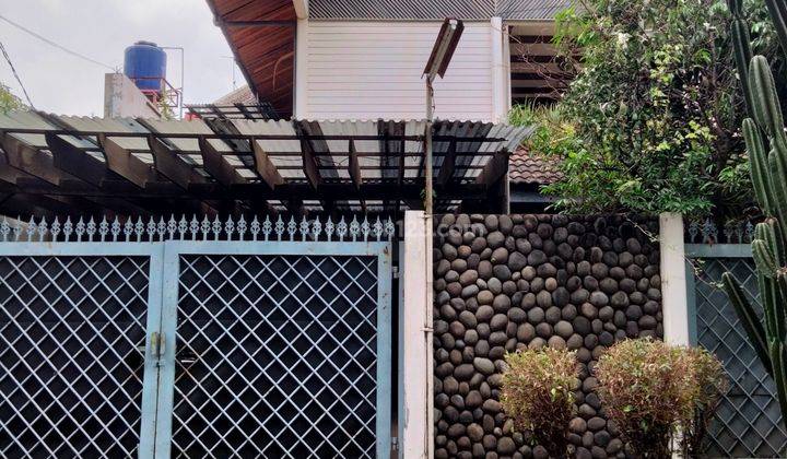 Rumah 2 lantai di lingkungan nyaman Taman Kedoya Baru Residence Jakarta Barat 1