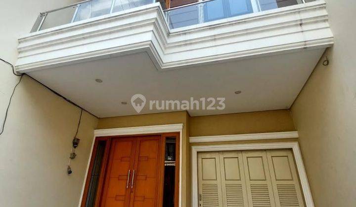 Rumah bagus minimalis 3 lantai di Taman Ratu Duri Kepa Jakarta Barat 1