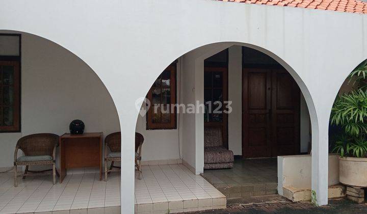 Jual cepat rumah 2 lantai di Tanjung Duren Timur ,cocok untuk usaha kost - kostan 2