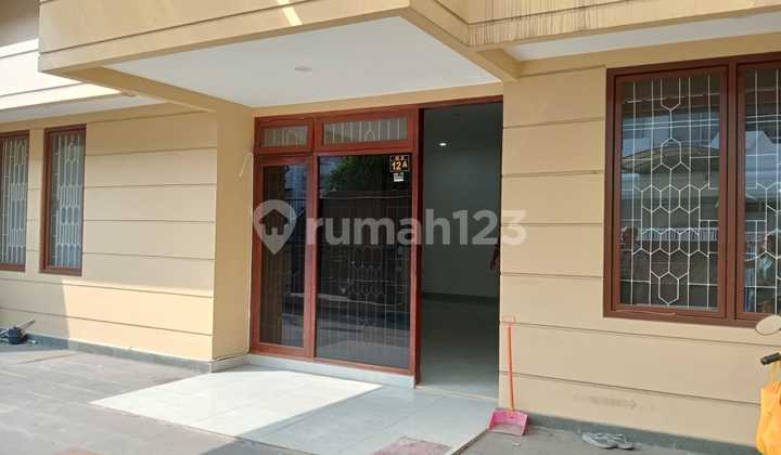 Rumah asri ,bagus,semi furnished di Green Garden Jakarta Barat