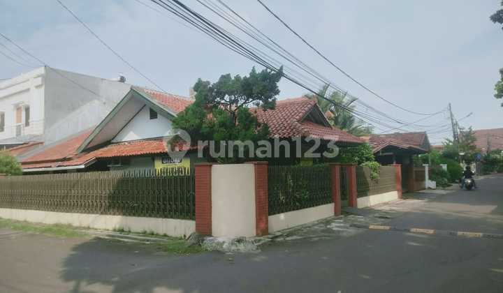 Rumah Asri depan Taman di Kemanggisan,cocok untuk kost-kostan