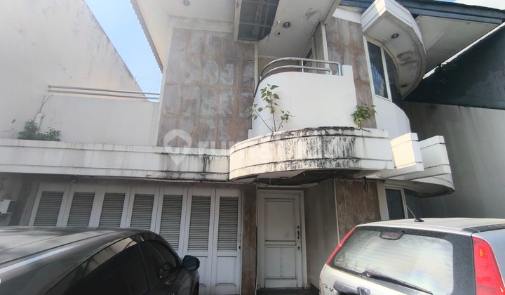 Rumah 300 m2,jalanan depan lebar, di Green Garden Jakarta Baratarden Rumah 300 m2,jalanan depan lebar, di Green Garden Jakarta Baratarden