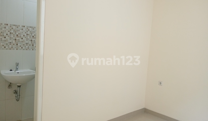 Rumah Bagus, Baru ,3 Lantai, di Taman Ratu Duri Kepa Jakarta Barat 2