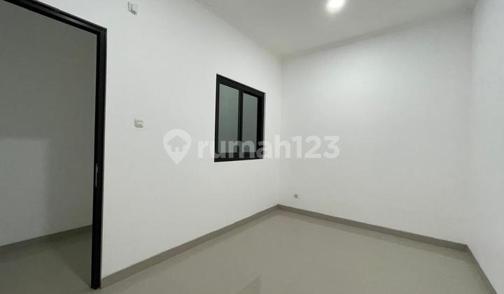 New 3.5 Story House, Good Condition, In Taman Ratu Duri Kepa, West Jakarta 2
