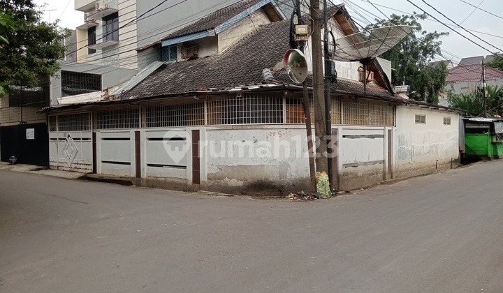 Rumah Hook di Taman Ratu Duri Kepa Jakarta Barat