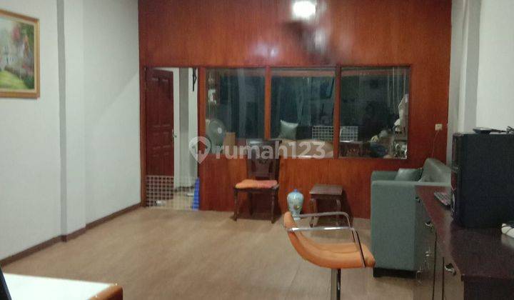 Ruko 4 lantai interior mewah di Wijaya Kusuma, Jl Daan Mogot 1