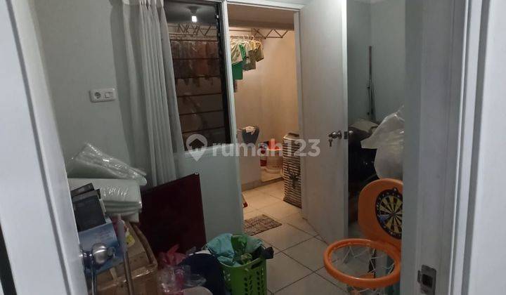 Rumah strategis 2 lantai di jalan Mangga Duri Kepa 2